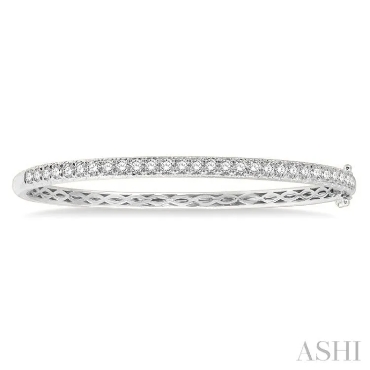 2 Ctw Round Cut Diamond Bangle in 14K White Gold