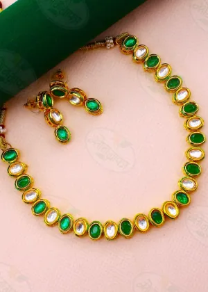 CHIC & DAINTY KUNDAN NECKLACE