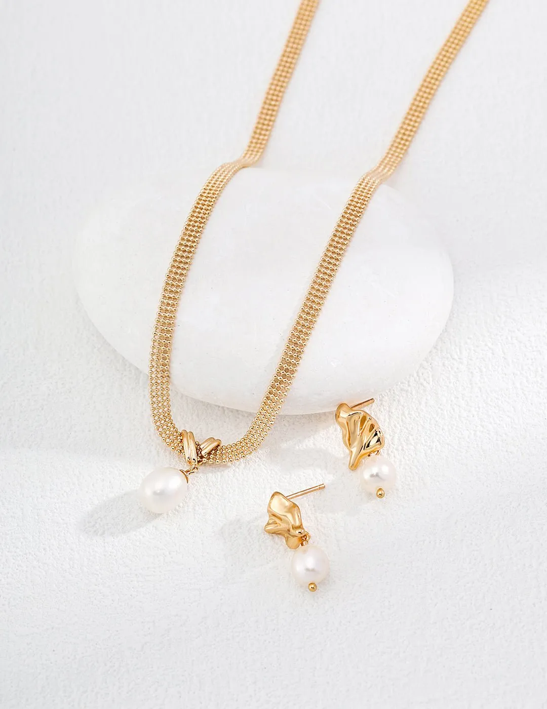 Minimalist Chunky Chain Pearl Pendant Necklace