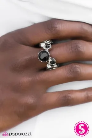 Paparazzi Ring ~ Bobbing Along - Black