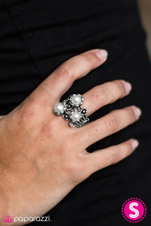 Paparazzi Ring ~ Bouquet Botanical - White