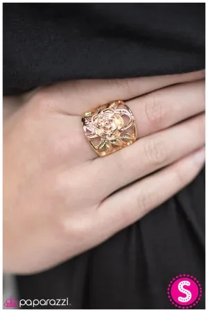 Paparazzi Ring ~ Budding BLOOMance - Gold