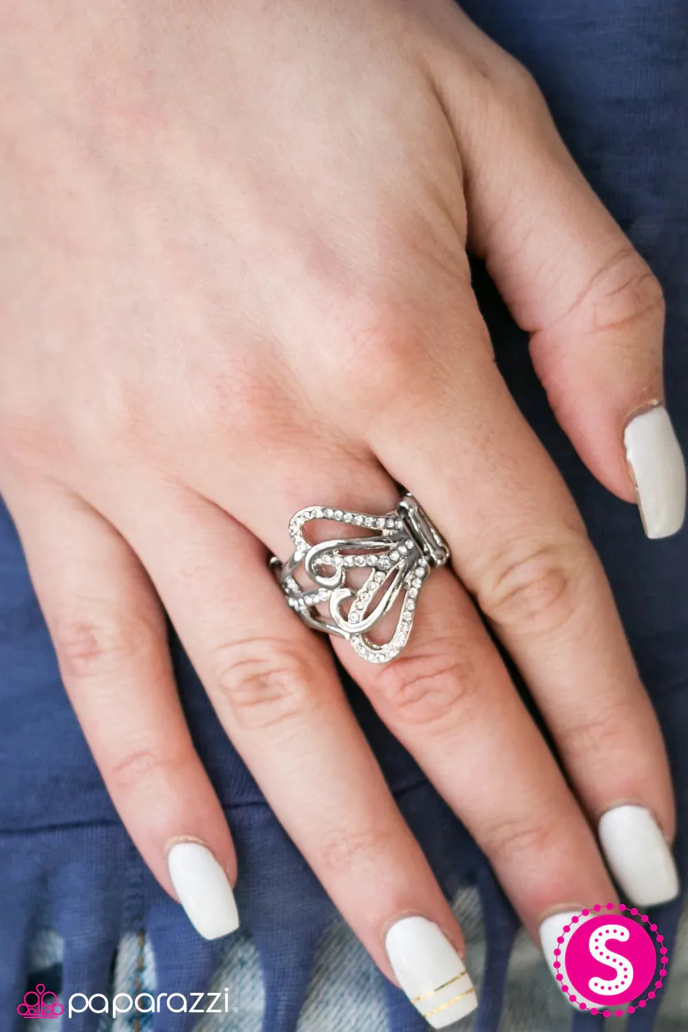 Paparazzi Ring ~ In The Wings - White