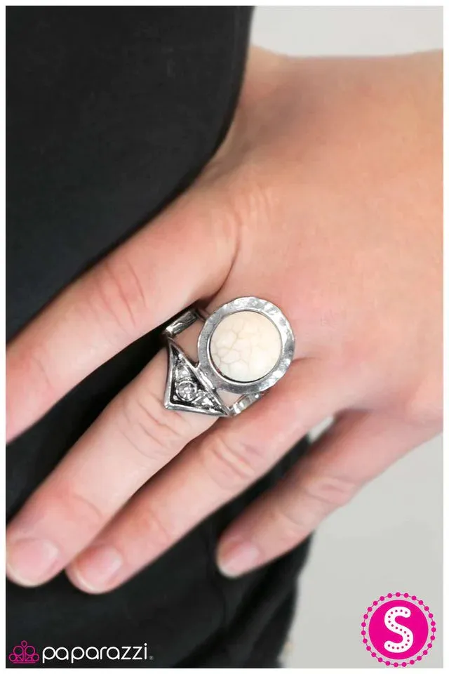 Paparazzi Ring ~ Whats Your Point? - White